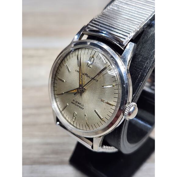 Vintage 1960\'s Croton Reliance Midsize Mens Watch. Working, New Old Stock Band.